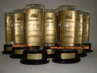 BIKIN PLAKAT,  BUAT PLAKAT,  JUAL PLAKAT,  PESAN PLAKAT,  PLAKAT RESIN,  PLAKAT,  TROPY,  AWARD,  VANDEL,  PLAKAT KRISTAL,  TRANSPARAN DAN LOGAM